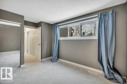 116 Kaskitayo Crest, Edmonton, AB - Indoor Photo Showing Other Room