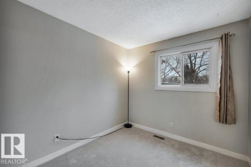 116 Kaskitayo Crest, Edmonton, AB - Indoor Photo Showing Other Room