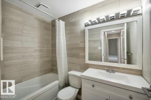 116 Kaskitayo Crest, Edmonton, AB - Indoor Photo Showing Bathroom