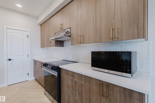 8292 Kiriak Loop, Edmonton, AB - Indoor Photo Showing Kitchen