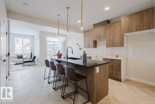 2635 62 Street, Edmonton, AB - Indoor Photo Showing Kitchen With Upgraded Kitchen