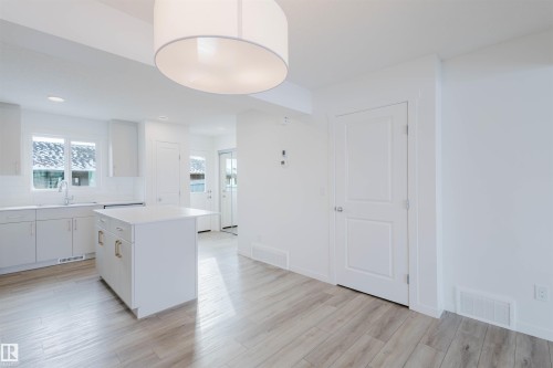2 1237 Keswick Drive, Edmonton, AB - Indoor Photo Showing Kitchen