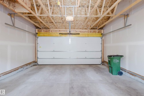 2 1237 Keswick Drive, Edmonton, AB - Indoor Photo Showing Garage