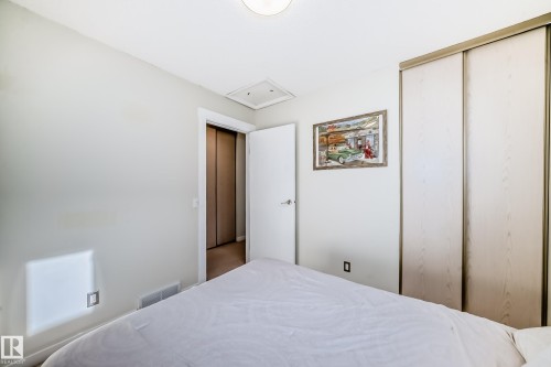 Bedroom featuring a closet - 7011 190B Street, Edmonton, AB - Indoor Photo Showing Bedroom
