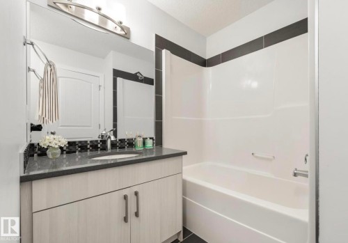 35 723 172 Street, Edmonton, AB - Indoor Photo Showing Bathroom