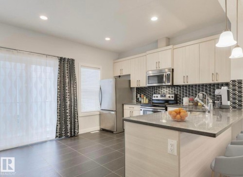35 723 172 Street, Edmonton, AB - Indoor Photo Showing Kitchen