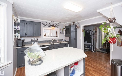 9819 106 Street, Westlock, AB - Indoor Photo Showing Kitchen With Double Sink