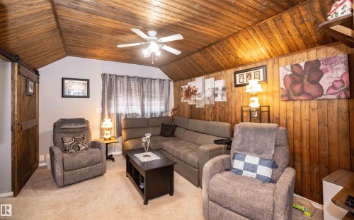 9819 106 Street, Westlock, AB - Indoor Photo Showing Living Room