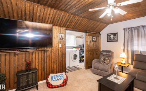 9819 106 Street, Westlock, AB - Indoor Photo Showing Laundry Room