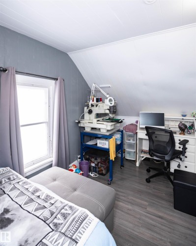 9819 106 Street, Westlock, AB - Indoor Photo Showing Bedroom