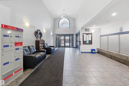 Common area with vaulted ceiling - 407 2305 35A Avenue, Edmonton, AB - Indoor