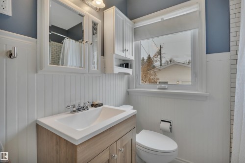 13320 109A Avenue, Edmonton, AB - Indoor Photo Showing Bathroom