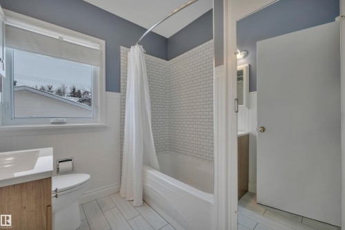 13320 109A Avenue, Edmonton, AB - Indoor Photo Showing Bathroom
