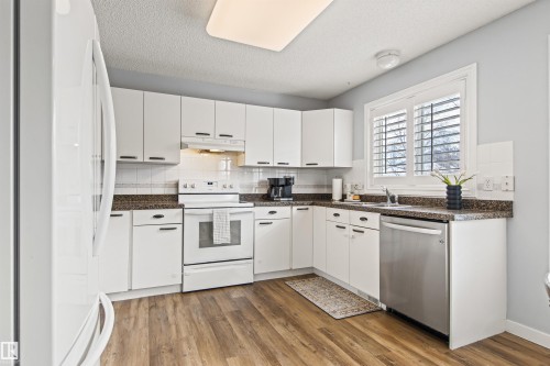 16 Desevigny Place, St. Albert, AB - Indoor Photo Showing Kitchen