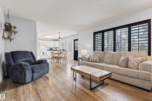 16 Desevigny Place, St. Albert, AB - Indoor Photo Showing Living Room