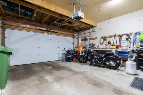 16 Desevigny Place, St. Albert, AB - Indoor Photo Showing Garage