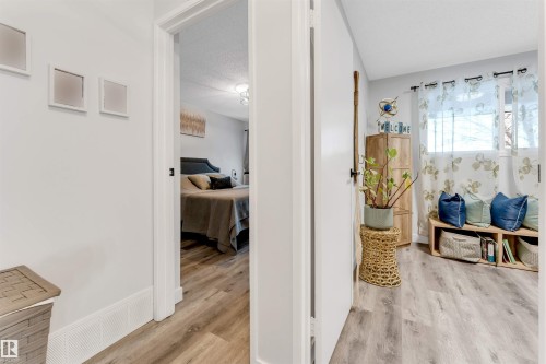 18010 96 Ave Nw, Edmonton, AB - Indoor Photo Showing Other Room