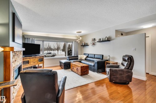 7811 134B Avenue, Edmonton, AB - Indoor Photo Showing Other Room