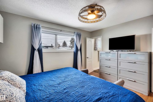 7811 134B Avenue, Edmonton, AB - Indoor Photo Showing Bedroom