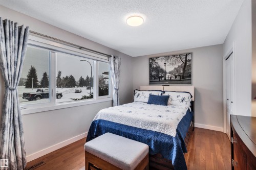 7811 134B Avenue, Edmonton, AB - Indoor Photo Showing Bedroom