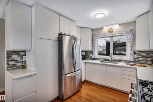 7811 134B Avenue, Edmonton, AB - Indoor Photo Showing Kitchen