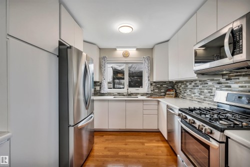 7811 134B Avenue, Edmonton, AB - Indoor Photo Showing Kitchen With Upgraded Kitchen