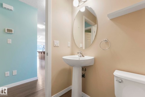 17535 13 Avenue, Edmonton, AB - Indoor Photo Showing Bathroom