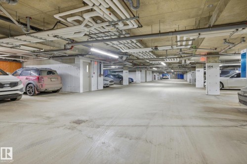 120 1144 Adamson Drive, Edmonton, AB - Indoor Photo Showing Garage