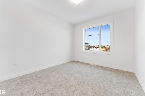 21 Trill Point(E), Spruce Grove, AB - Indoor Photo Showing Other Room