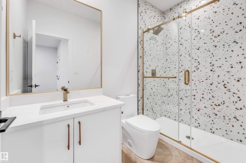 21 Trill Point(E), Spruce Grove, AB - Indoor Photo Showing Bathroom