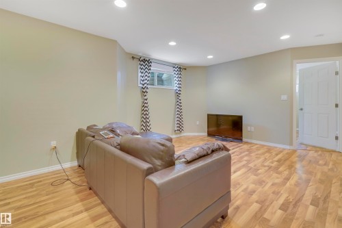 13 9420 172 Street, Edmonton, AB - Indoor