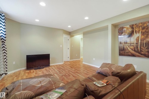 13 9420 172 Street, Edmonton, AB - Indoor