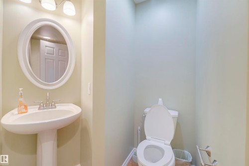 13 9420 172 Street, Edmonton, AB - Indoor Photo Showing Bathroom