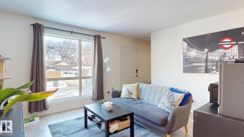 9515B 120 Avenue, Edmonton, AB - Indoor Photo Showing Living Room