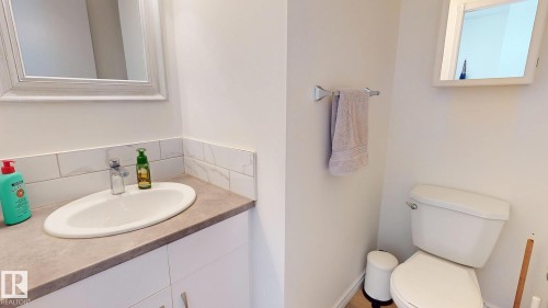 9515B 120 Avenue, Edmonton, AB - Indoor Photo Showing Bathroom