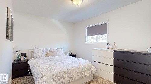 9515B 120 Avenue, Edmonton, AB - Indoor Photo Showing Bedroom