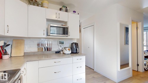 9515B 120 Avenue, Edmonton, AB - Indoor Photo Showing Kitchen