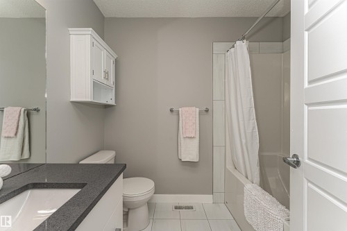20318 15A Avenue, Edmonton, AB - Indoor Photo Showing Bathroom
