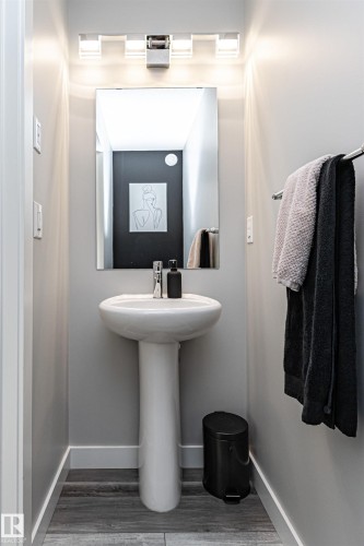 20318 15A Avenue, Edmonton, AB - Indoor Photo Showing Bathroom