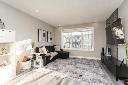 20318 15A Avenue, Edmonton, AB - Indoor Photo Showing Living Room
