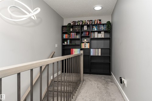 20318 15A Avenue, Edmonton, AB - Indoor Photo Showing Other Room