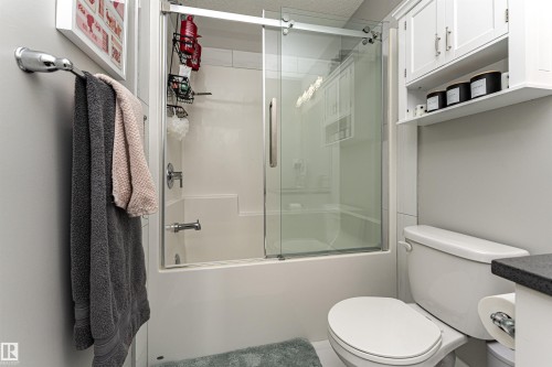 20318 15A Avenue, Edmonton, AB - Indoor Photo Showing Bathroom