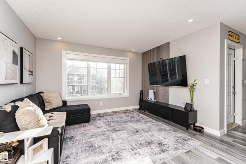 20318 15A Avenue, Edmonton, AB - Indoor Photo Showing Living Room