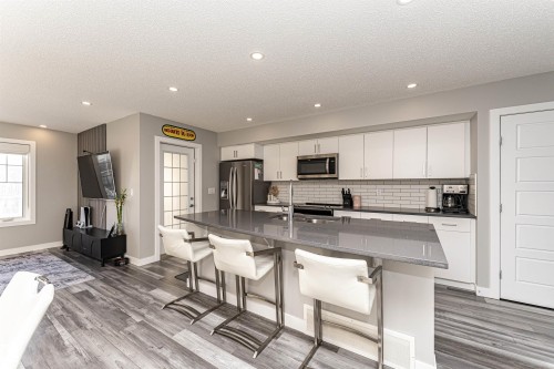 20318 15A Avenue, Edmonton, AB - Indoor Photo Showing Kitchen