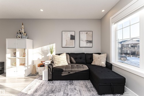 20318 15A Avenue, Edmonton, AB - Indoor Photo Showing Living Room