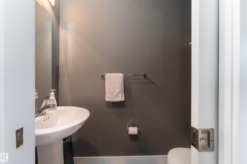 37 13003 132 Avenue, Edmonton, AB - Indoor Photo Showing Bathroom