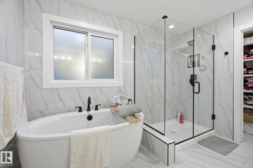 9831 223 Street, Edmonton, AB - Indoor Photo Showing Bathroom