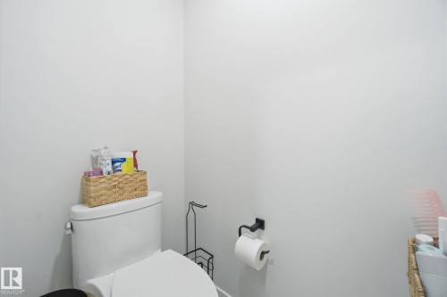 9831 223 Street, Edmonton, AB - Indoor Photo Showing Bathroom