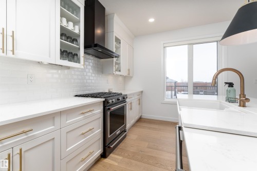 39 Jacobs Close, St. Albert, AB - Indoor Photo Showing Kitchen With Upgraded Kitchen