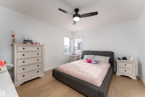 39 Jacobs Close, St. Albert, AB - Indoor Photo Showing Bedroom